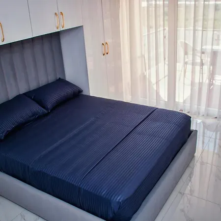 Flat In Beachfront Getaway Apartment