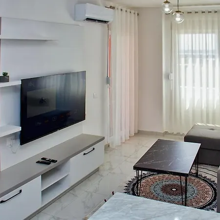 Flat In Beachfront Getaway Apartment